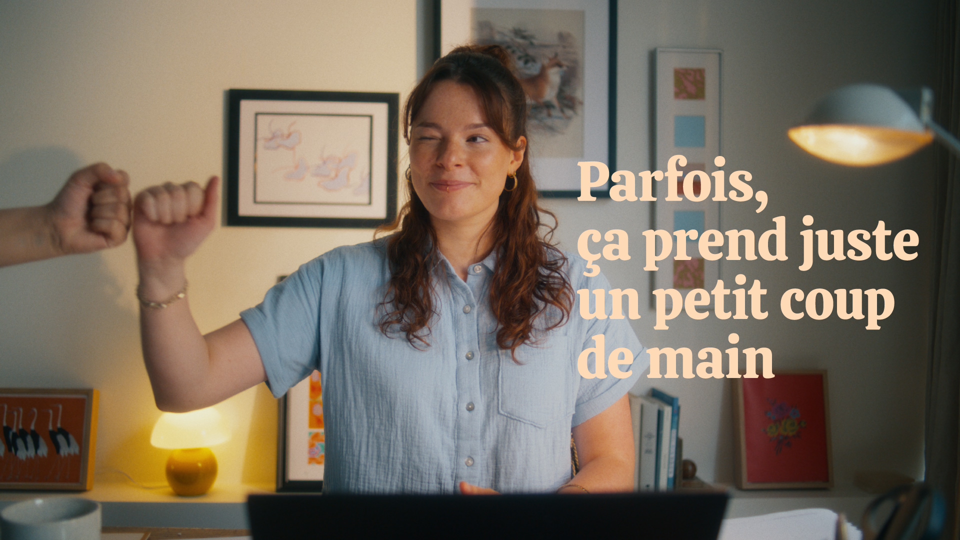 Miniature de vidéo RCJEQ avec le slogan «Parfois, ça prend juste un petit coup de main».